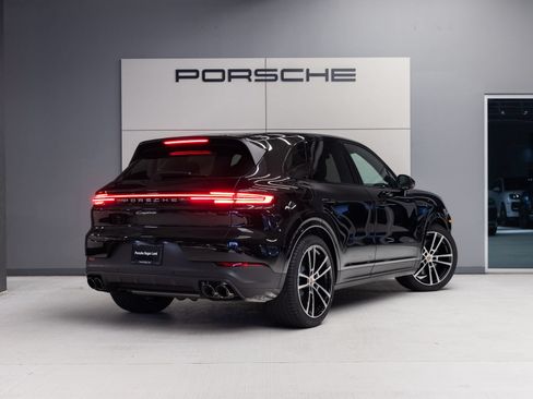Certified 2026 Porsche Cayenne AWD/4WD image 7