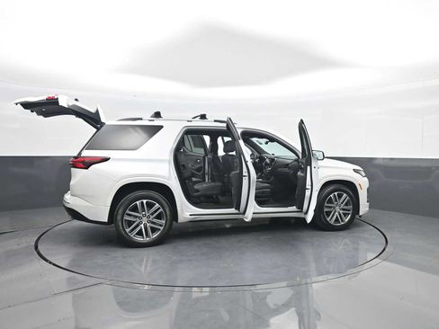 Used 2023 Chevrolet Traverse High Country AWD/4WD image 49