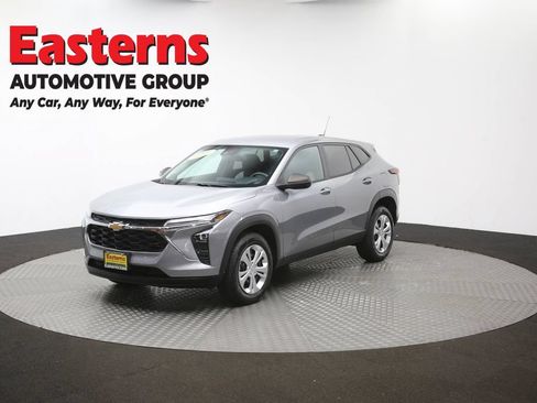 Used 2024 Chevrolet Trax LS FWD image 54