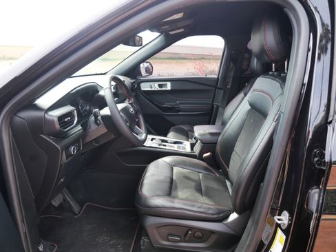 Used 2023 Ford Explorer ST-Line w/ Class IV Trailer Tow Package image 8