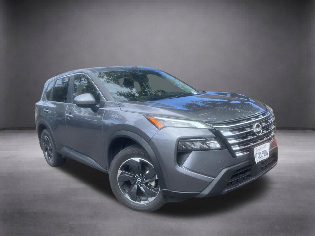 Used 2025 Nissan Rogue SV FWD image 2