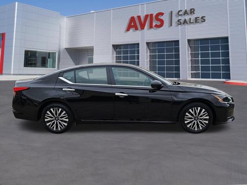Used 2025 Nissan Altima 2.5 SV FWD image 5
