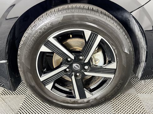 Used 2025 Nissan Sentra SV FWD image 31
