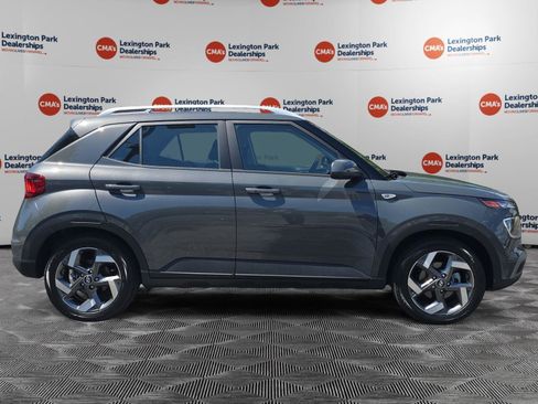 Certified 2025 Hyundai Venue SEL FWD image 8
