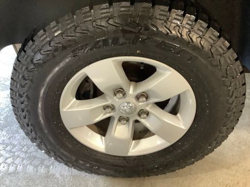 Used 2017 RAM 1500 Express AWD/4WD image 12