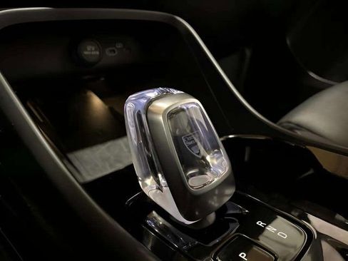 Used 2025 Volvo XC40 B5 Plus image 56