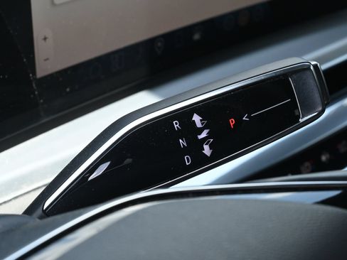 Used 2024 Cadillac Lyriq Luxury RWD image 14