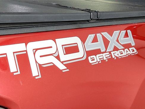 Used 2022 Toyota Tacoma TRD Off-Road AWD/4WD image 18
