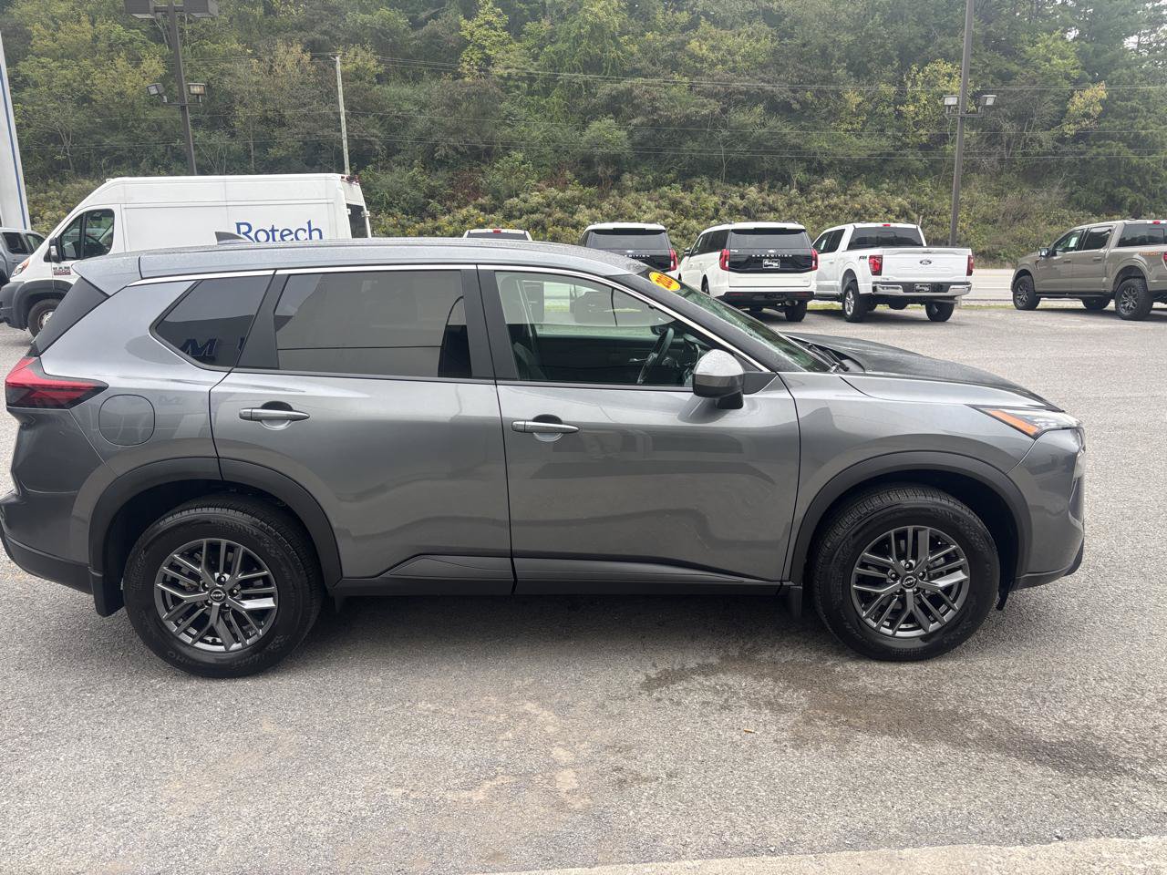 Used 2026 Nissan Rogue SV AWD/4WD image 5