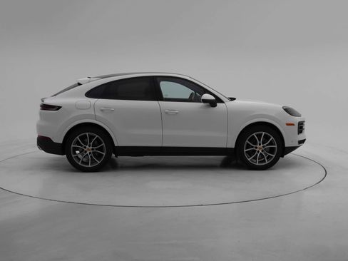 Used 2024 Porsche Cayenne Coupe image 11