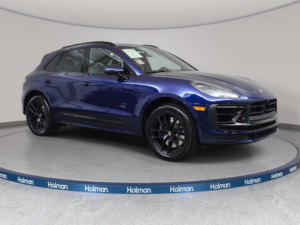 Used 2025 Porsche Macan GTS AWD/4WD image 4