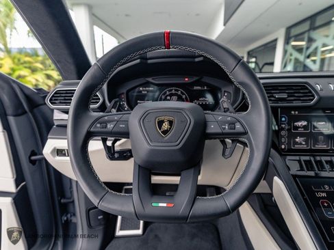 Used 2024 Lamborghini Urus S AWD/4WD image 35