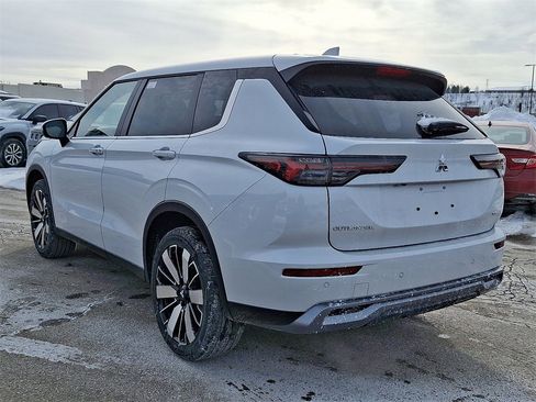 New 2026 Mitsubishi Outlander SE image 3