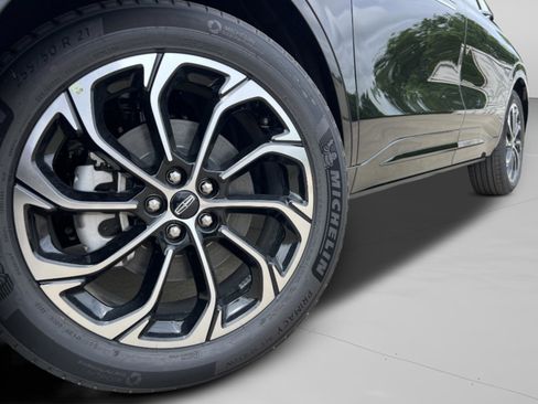 New 2026 Lincoln Nautilus Reserve AWD/4WD image 13