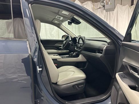 Used 2025 Toyota Grand Highlander AWD image 58