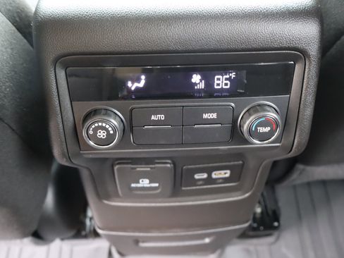 Certified 2023 GMC Acadia SLE w/ Driver Convenience Package image 32