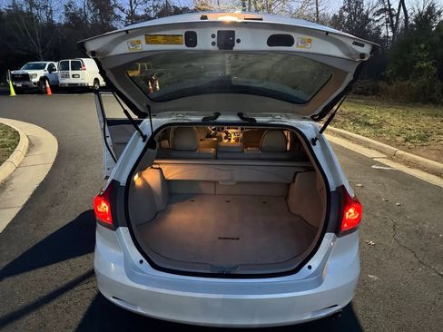 Used 2012 Toyota Venza XLE image 24