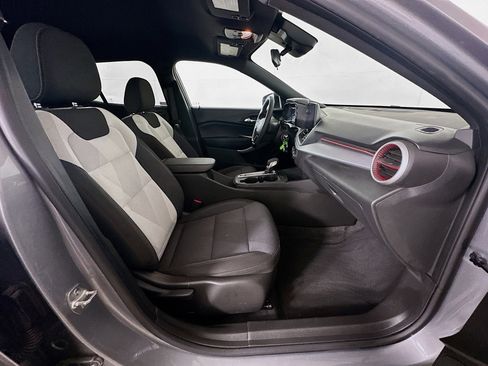 Used 2024 Chevrolet Trax RS FWD image 29