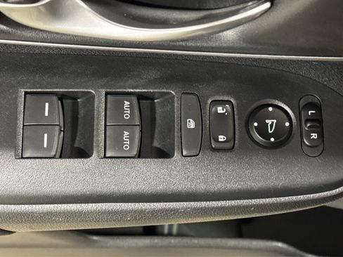 Used 2018 Honda CR-V EX image 16