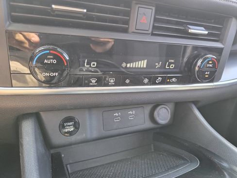 Used 2025 Nissan Rogue SV FWD image 24