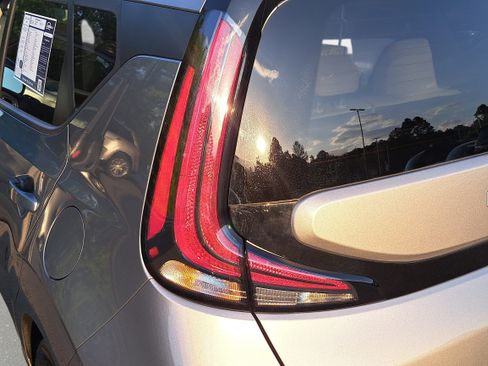 Used 2023 Kia Soul LX FWD image 31
