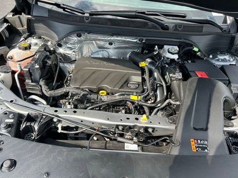 Used 2025 Chevrolet Trax LT w/ Driver Confidence Package image 11