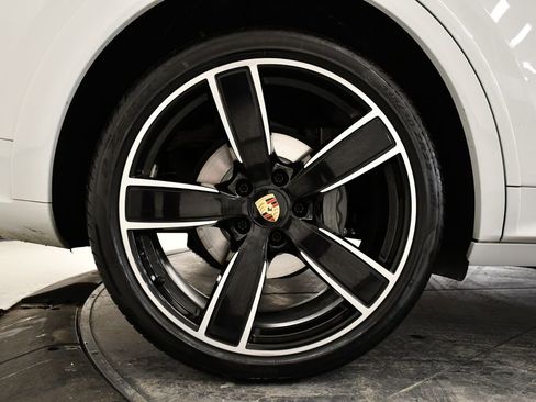 Used 2023 Porsche Cayenne S image 18