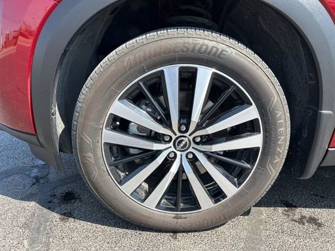 Used 2023 Nissan Pathfinder Platinum image 11