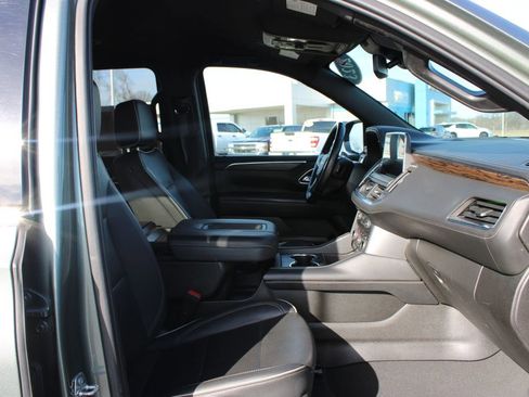 Used 2023 Chevrolet Suburban Premier image 33