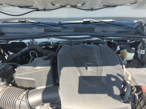 Used 2018 Toyota Tacoma SR5 RWD image 7