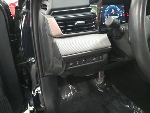 Used 2025 Toyota Camry SE AWD/4WD image 14