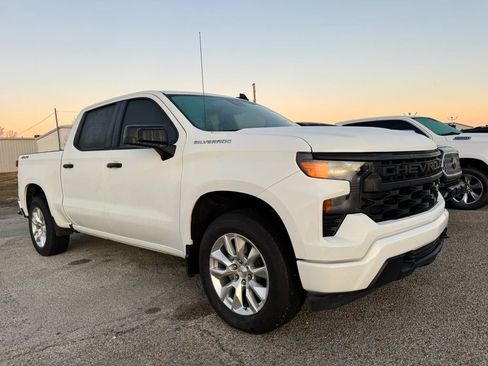 Used 2024 Chevrolet Silverado 1500 Custom image 3
