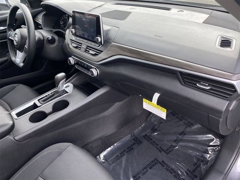 New 2025 Nissan Altima 2.5 SV image 12