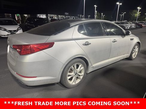 Used 2011 Kia Optima EX w/ Premium Pkg image 2