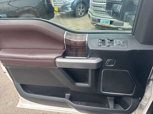 Used 2016 Ford F150 Platinum w/ Equipment Group 701A Luxury AWD/4WD image 12