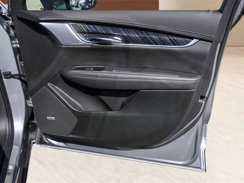 Used 2025 Cadillac XT6 Premium Luxury image 31