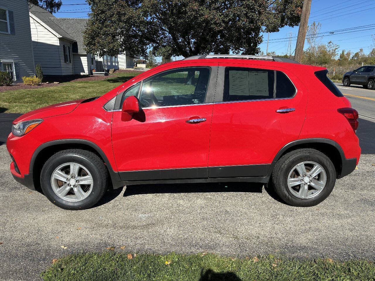 Used 2017 Chevrolet Trax LT w/ Driver Confidence Package AWD/4WD image 3