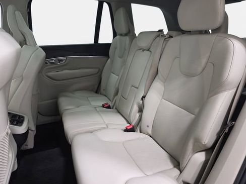 Used 2020 Volvo XC90 T5 Momentum w/ Protection Package Premier image 13