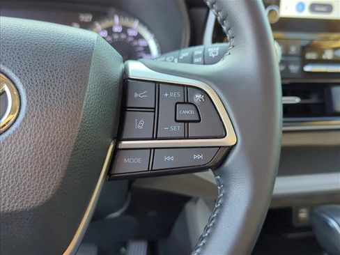 Used 2023 Toyota Highlander LE FWD image 14