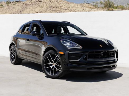 Certified 2025 Porsche Macan AWD/4WD image 9