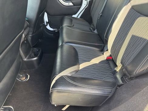 Used 2015 Jeep Wrangler Unlimited Sport image 11