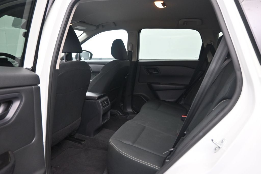 Used 2024 Nissan Rogue S AWD/4WD image 27