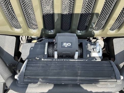 Used 2015 Jeep Wrangler Rubicon w/ Power Convenience Group AWD/4WD image 11