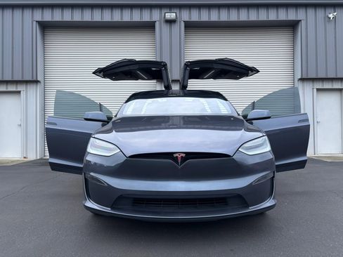 Used 2023 Tesla Model X Plaid image 6