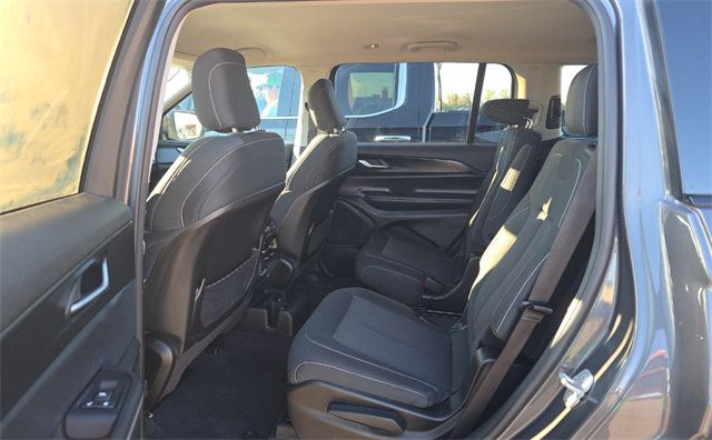 Used 2024 Jeep Grand Cherokee L Laredo w/ Luxury Tech Group I AWD/4WD image 15