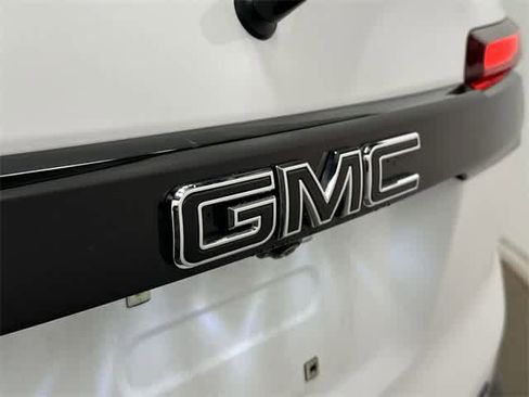 Used 2023 GMC Acadia SLE w/ Driver Convenience Package image 29