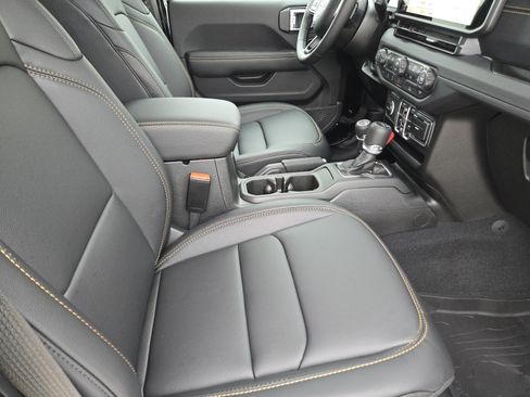 New 2026 Jeep Gladiator Sport AWD/4WD image 12