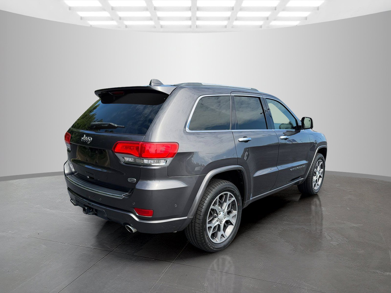 Used 2019 Jeep Grand Cherokee Overland AWD/4WD image 7