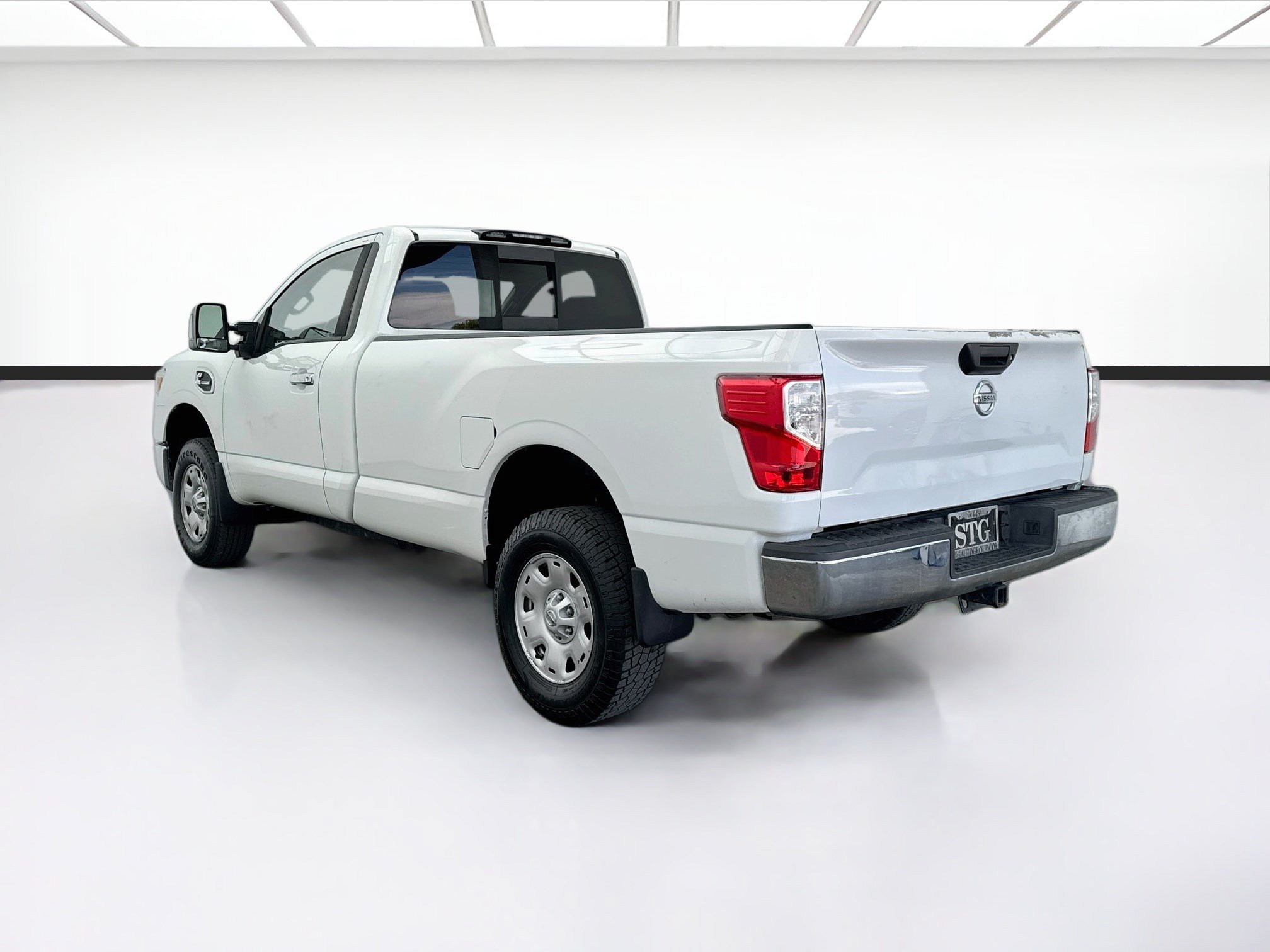 Used 2017 Nissan Titan SV RWD image 6