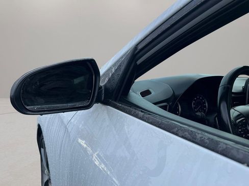 Used 2019 Hyundai Veloster 2.0 Premium FWD image 31